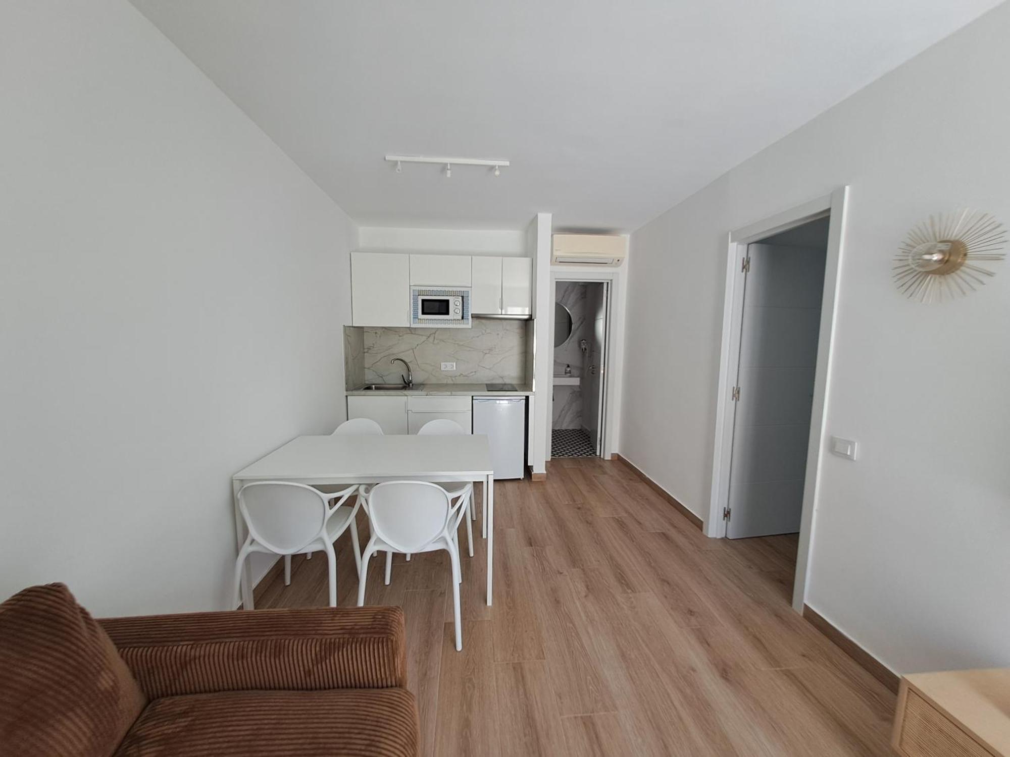 Homeforguest Apartamento Con Terraza Y Piscina En Corralejo Eksteriør bilde