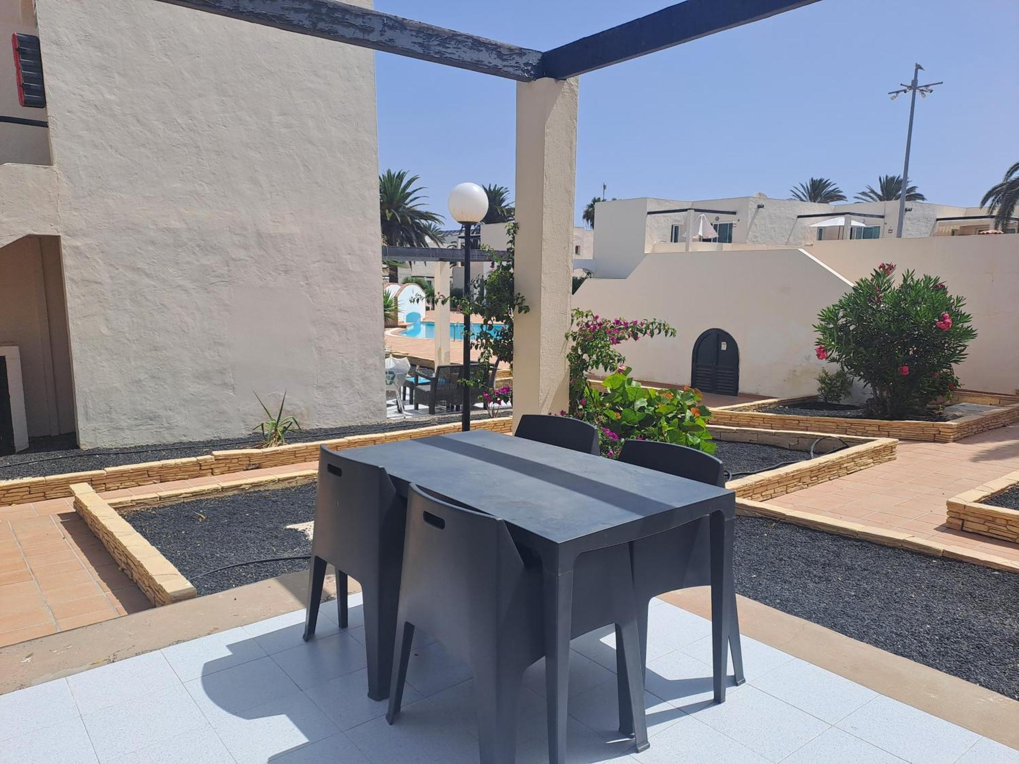 Homeforguest Apartamento Con Terraza Y Piscina En Corralejo Eksteriør bilde