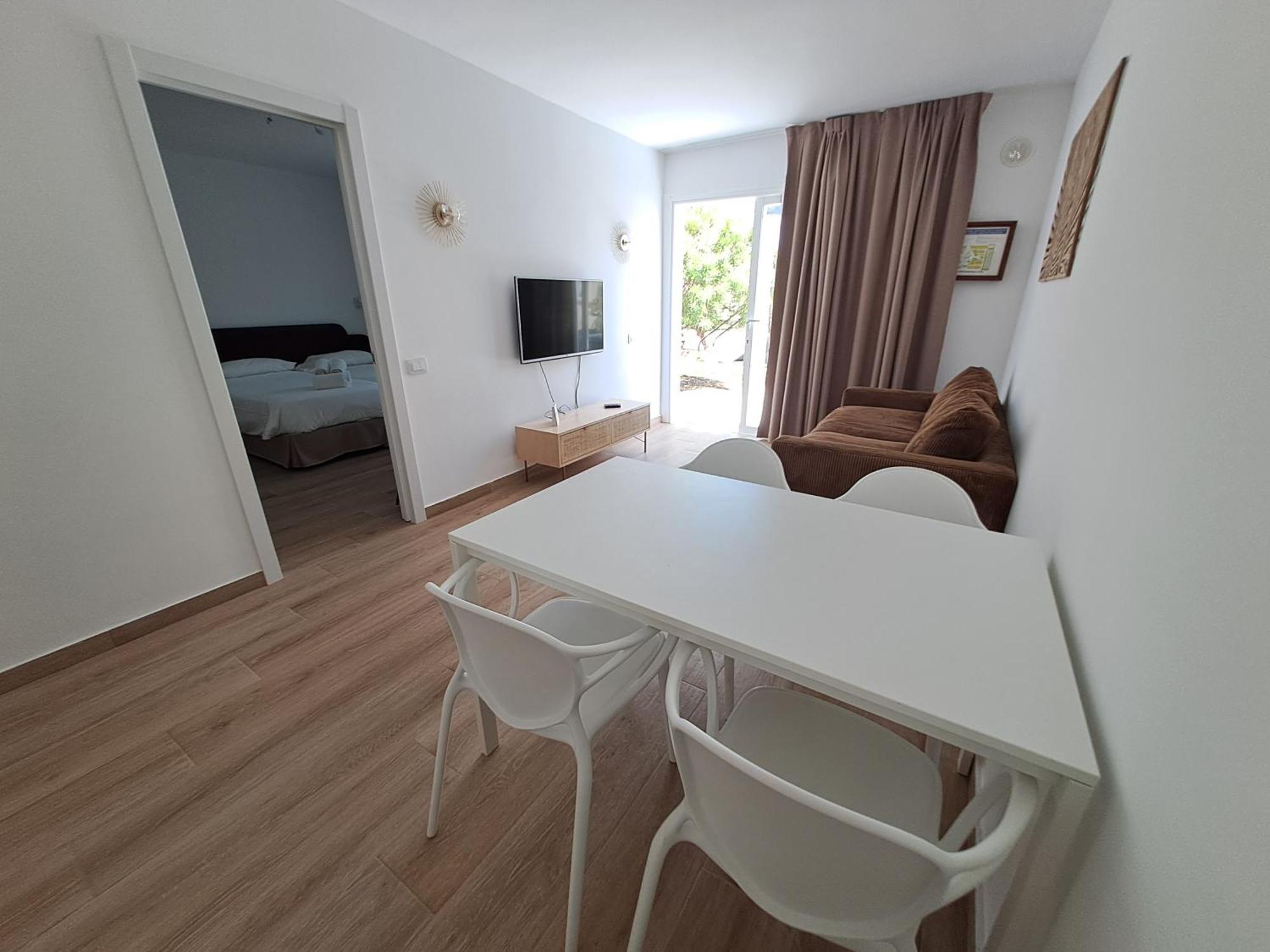 Homeforguest Apartamento Con Terraza Y Piscina En Corralejo Eksteriør bilde